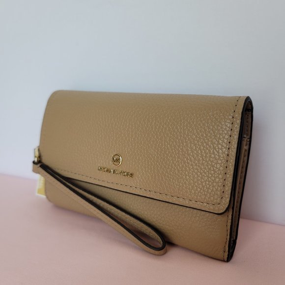 MICHAEL KORS Jet Set Charm Pebbled Leather Large Flap Phone Wristlet-Camel🎈$98⭐ - Picture 5 of 16